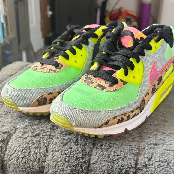 Nike Women's Air Max 90 LX "Illusion Green" (Style Code: CW3499-300). SZ 10 - Picture 7 of 15